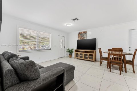 House in Lake Worth, Florida 3 bedrooms № 2031789 - photo 7