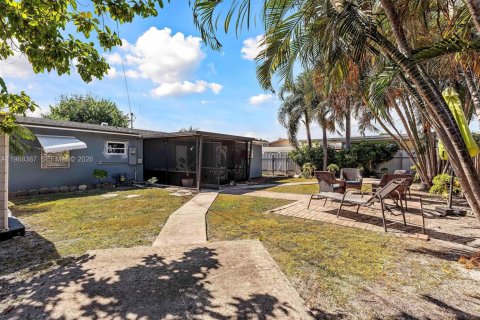 House in Lake Worth, Florida 3 bedrooms № 2031789 - photo 25