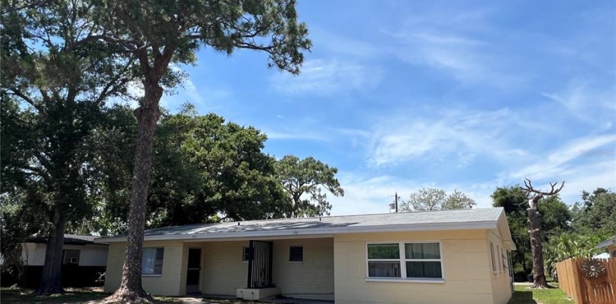 Apartment in Gulfport, Florida 2 bedrooms, 74.32 sq.m. № 1760130