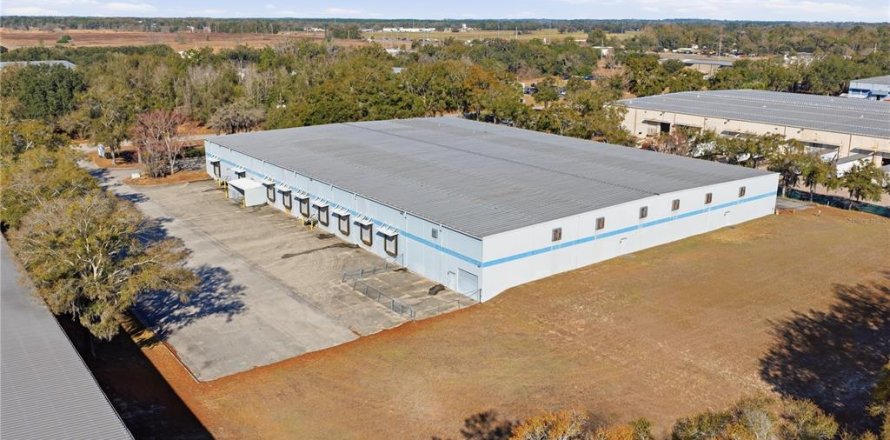 Commercial property in Ocala, Florida № 2166095