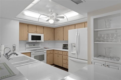 Condo in Homosassa, Florida, 2 bedrooms № 2101916 - photo 15
