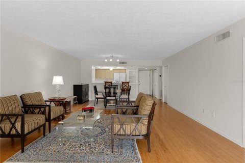 Condo in Homosassa, Florida, 2 bedrooms № 2101916 - photo 9