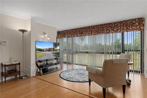 Condo in Homosassa, Florida, 2 bedrooms № 2101916 - photo 10