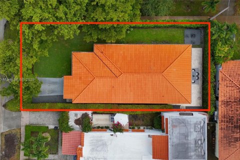 House in Coral Gables, Florida 3 bedrooms, 127.37 sq.m. № 1776145 - photo 29