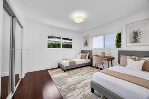 House in Coral Gables, Florida 3 bedrooms, 127.37 sq.m. № 1776145 - photo 19