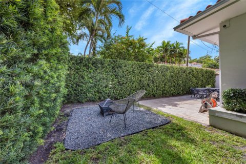 House in Coral Gables, Florida 3 bedrooms, 127.37 sq.m. № 1776145 - photo 24