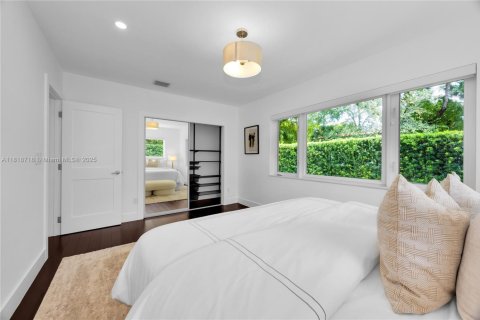 House in Coral Gables, Florida 3 bedrooms, 127.37 sq.m. № 1776145 - photo 17