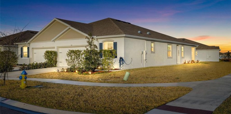 Villa ou maison à Wesley Chapel, Floride 3 chambres, 147.44 m2 № 2408031