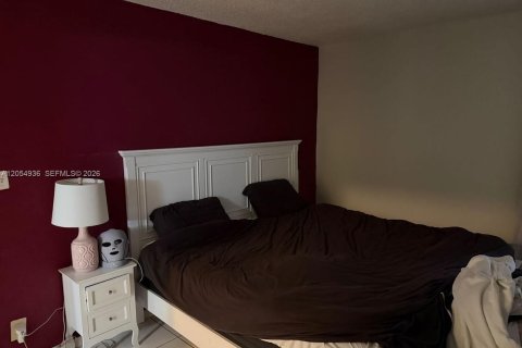 Condo in Hallandale Beach, Florida, 2 bedrooms  № 2152430 - photo 22