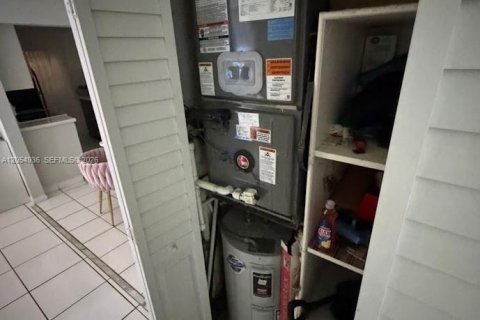 Condo in Hallandale Beach, Florida, 2 bedrooms  № 2152430 - photo 16