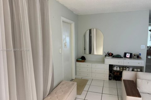 Condo in Hallandale Beach, Florida, 2 bedrooms  № 2152430 - photo 6