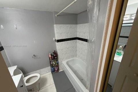 Condo in Hallandale Beach, Florida, 2 bedrooms  № 2152430 - photo 25