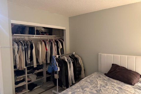 Condo in Hallandale Beach, Florida, 2 bedrooms  № 2152430 - photo 4