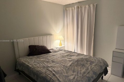 Condo in Hallandale Beach, Florida, 2 bedrooms  № 2152430 - photo 19