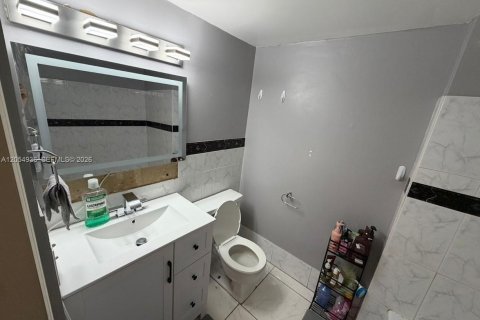 Condo in Hallandale Beach, Florida, 2 bedrooms  № 2152430 - photo 27
