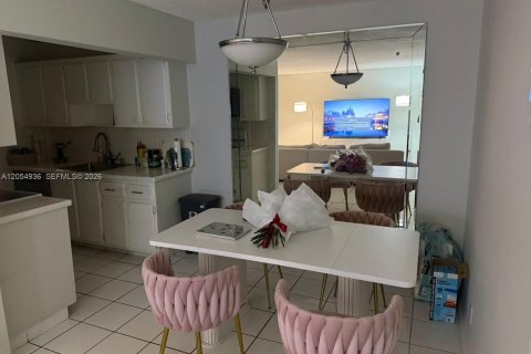 Condo in Hallandale Beach, Florida, 2 bedrooms  № 2152430 - photo 9