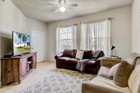 Apartamento en alquiler en Port St. Lucie, Florida, 1 dormitorio, 69.86 m2 № 2078378 - foto 3