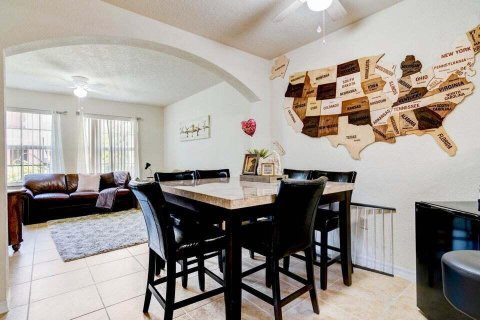 Apartamento en alquiler en Port St. Lucie, Florida, 1 dormitorio, 69.86 m2 № 2078378 - foto 4