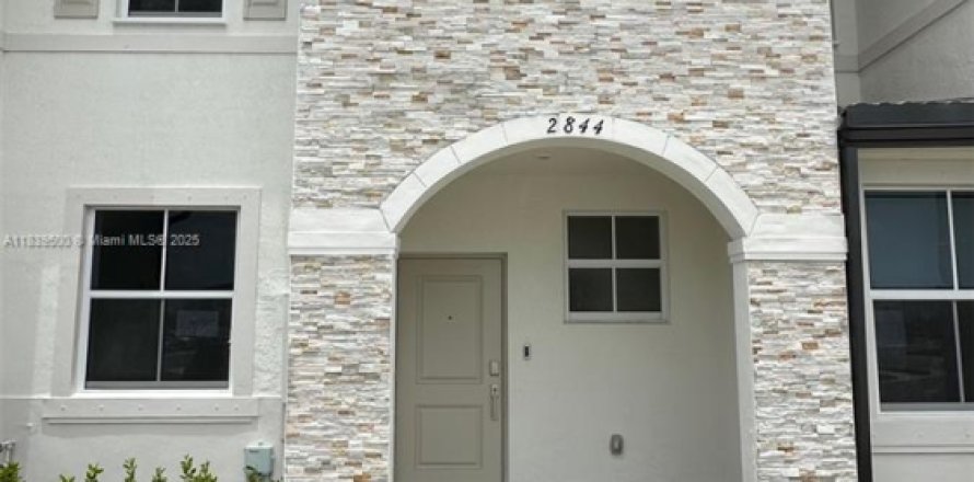 Townhouse in Homestead, Florida 3 bedrooms № 1834045