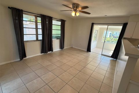 Villa ou maison à vendre à Port Charlotte, Floride: 1 chambre, 80.36 m2 № 2094030 - photo 3