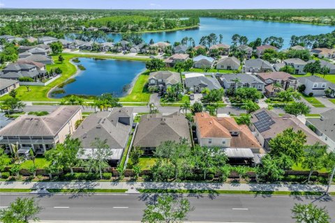House in Orlando, Florida 4 bedrooms, 234.39 sq.m. № 2110948 - photo 4