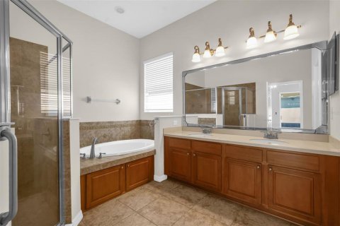 House in Orlando, Florida 4 bedrooms, 234.39 sq.m. № 2110948 - photo 25
