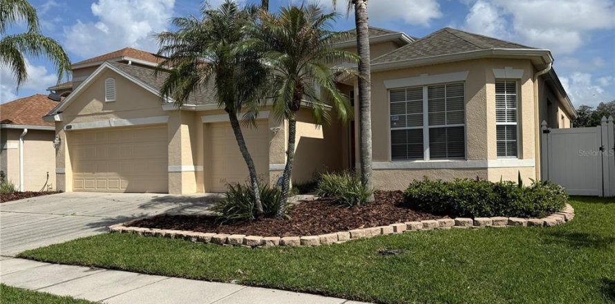 House in Orlando, Florida 4 bedrooms, 234.39 sq.m. № 2110948