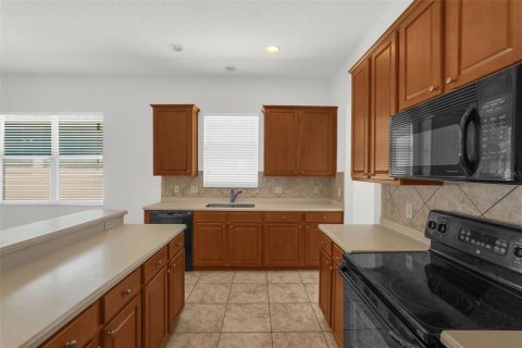 House in Orlando, Florida 4 bedrooms, 234.39 sq.m. № 2110948 - photo 15