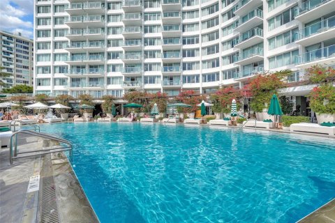 Condo in Miami Beach, Florida, 2 bedrooms  № 2064797 - photo 12