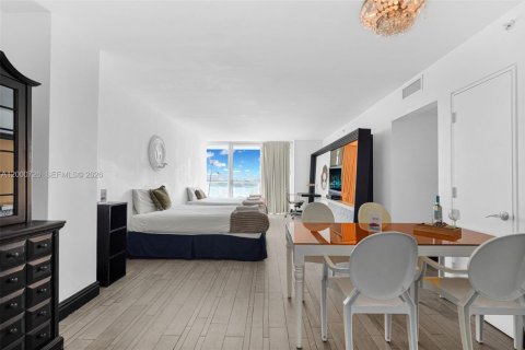 Condo in Miami Beach, Florida, 2 bedrooms  № 2064797 - photo 18