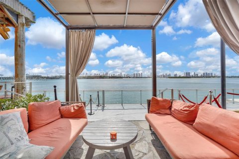 Condo in Miami Beach, Florida, 2 bedrooms  № 2064797 - photo 16