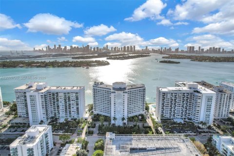Condo in Miami Beach, Florida, 2 bedrooms  № 2064797 - photo 3