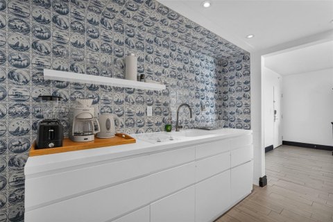 Condo in Miami Beach, Florida, 2 bedrooms  № 2064797 - photo 26