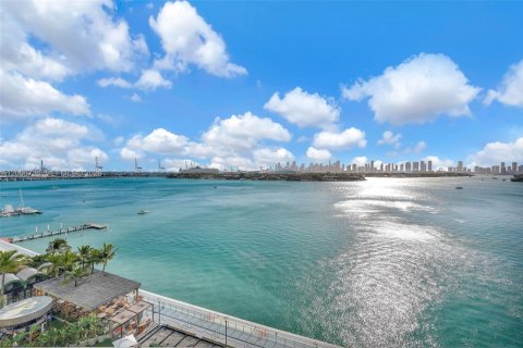 Condo in Miami Beach, Florida, 2 bedrooms  № 2064797 - photo 6