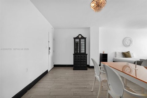 Condo in Miami Beach, Florida, 2 bedrooms  № 2064797 - photo 19
