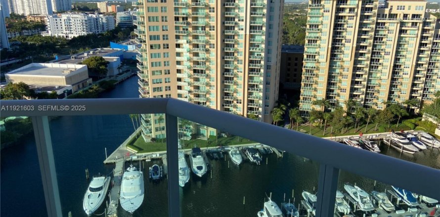 Кондоминиум с 2 спальнями в Авентура, Флорида № 1990054