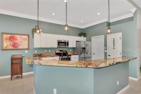 House in Port Charlotte, Florida 2 bedrooms, 167.22 sq.m. № 2403370 - photo 13
