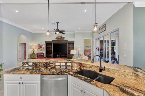 House in Port Charlotte, Florida 2 bedrooms, 167.22 sq.m. № 2403370 - photo 18