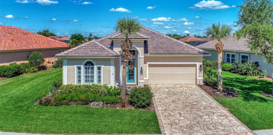 House in Port Charlotte, Florida 2 bedrooms, 167.22 sq.m. № 2403370