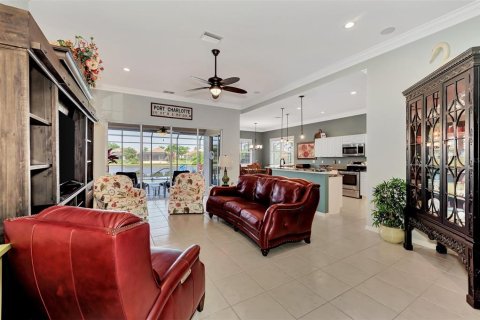 House in Port Charlotte, Florida 2 bedrooms, 167.22 sq.m. № 2403370 - photo 8