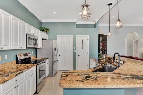 House in Port Charlotte, Florida 2 bedrooms, 167.22 sq.m. № 2403370 - photo 16
