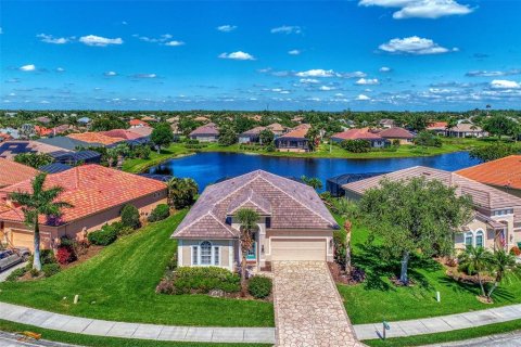 House in Port Charlotte, Florida 2 bedrooms, 167.22 sq.m. № 2403370 - photo 2