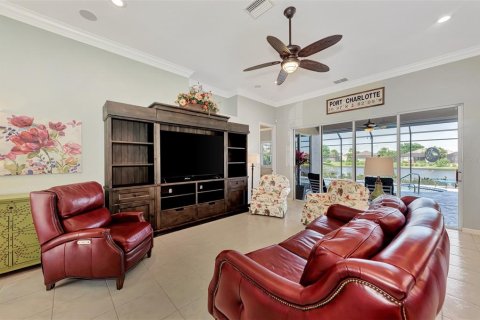 House in Port Charlotte, Florida 2 bedrooms, 167.22 sq.m. № 2403370 - photo 9