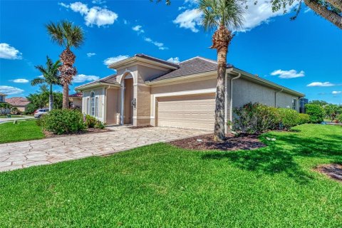 House in Port Charlotte, Florida 2 bedrooms, 167.22 sq.m. № 2403370 - photo 4