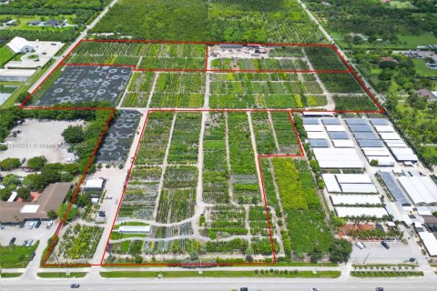 Propiedad comercial en Miami, Florida № 2053782