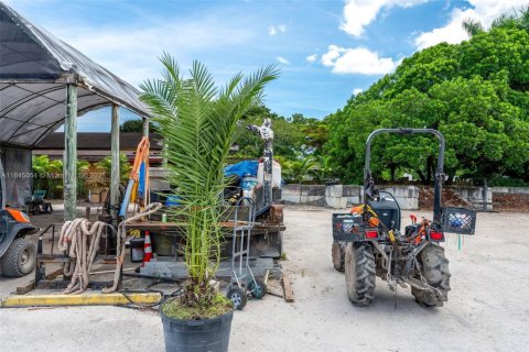 Propiedad comercial en venta en Miami, Florida № 2053782 - foto 25