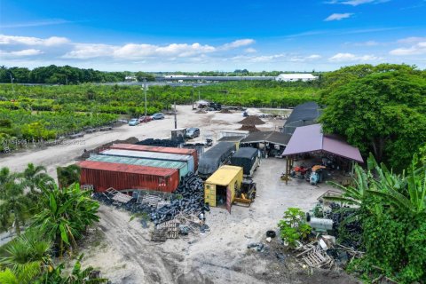 Propiedad comercial en venta en Miami, Florida № 2053782 - foto 17