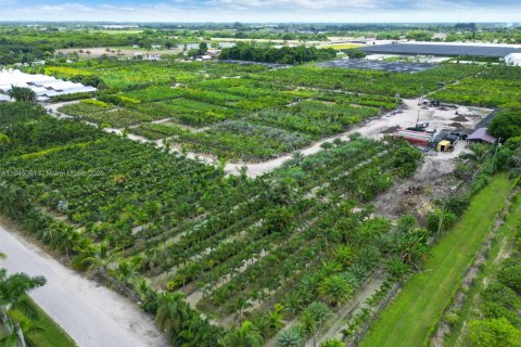 Propiedad comercial en venta en Miami, Florida № 2053782 - foto 8