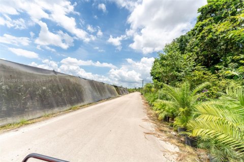 Propiedad comercial en venta en Miami, Florida № 2053782 - foto 18