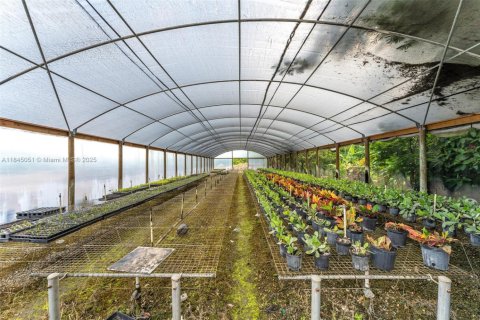 Propiedad comercial en venta en Miami, Florida № 2053782 - foto 14